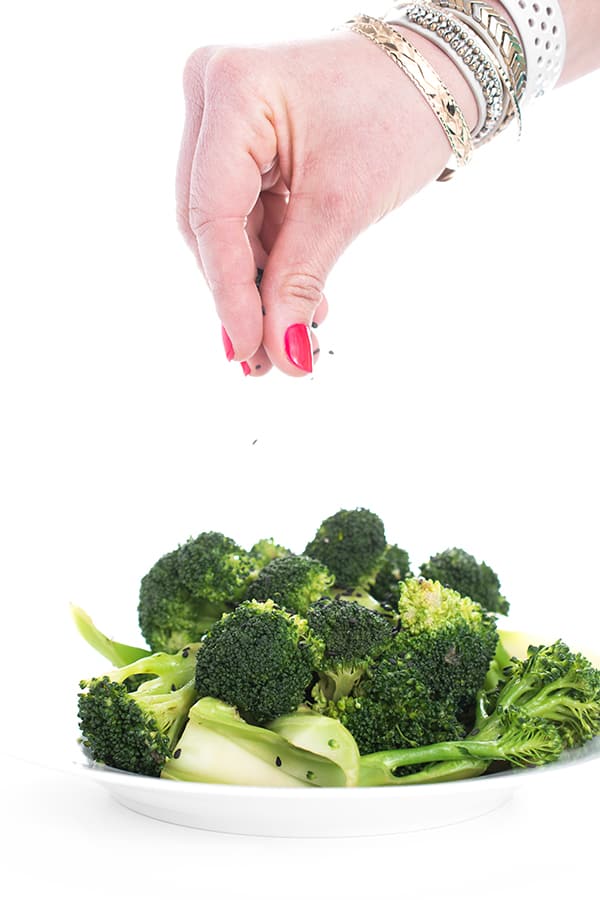 Steamed Broccoli with Sesame Seeds and Soy Sauce