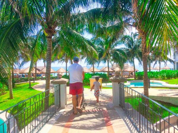 Boys Exploring Cancun - The Lemon Bowl