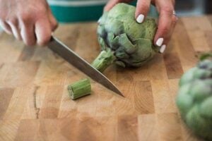 Trimming Artichokes - Tutorial on Cookign Aritchokes