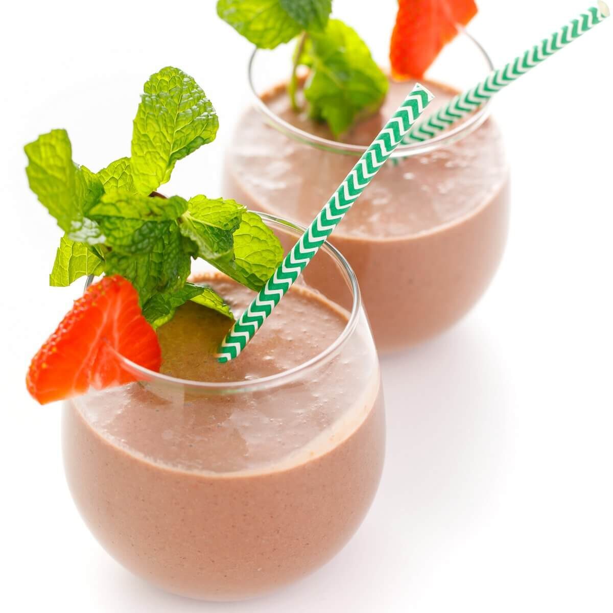 Vegan Strawberry Mint Chocolate Smoothie