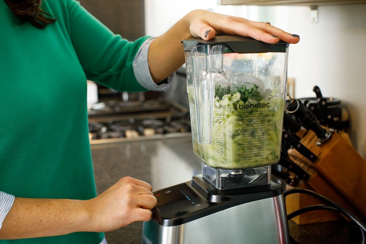 Liz blending green smoothie