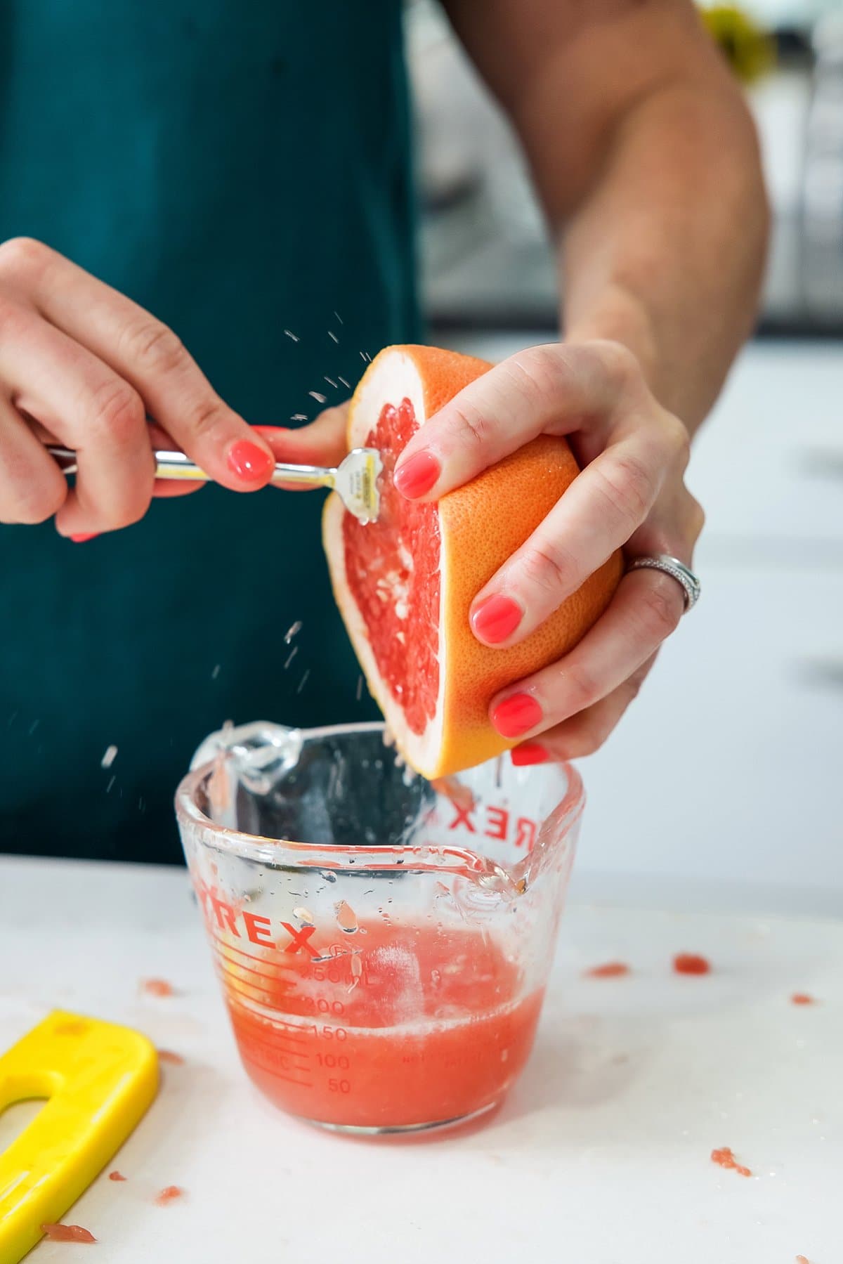 Juicing a grapefruit