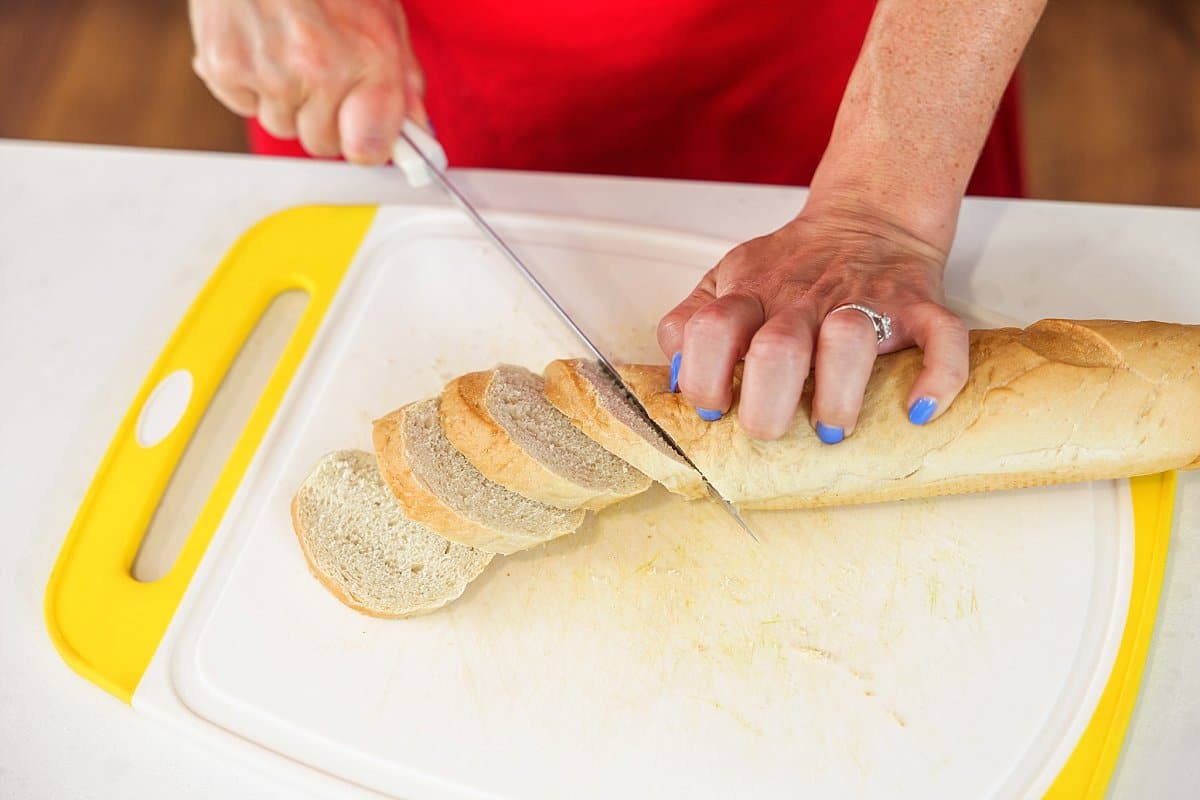 Liz cutting baguette