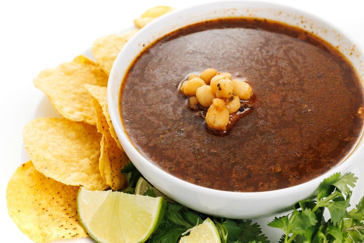 Slow cooker pozole rojo.